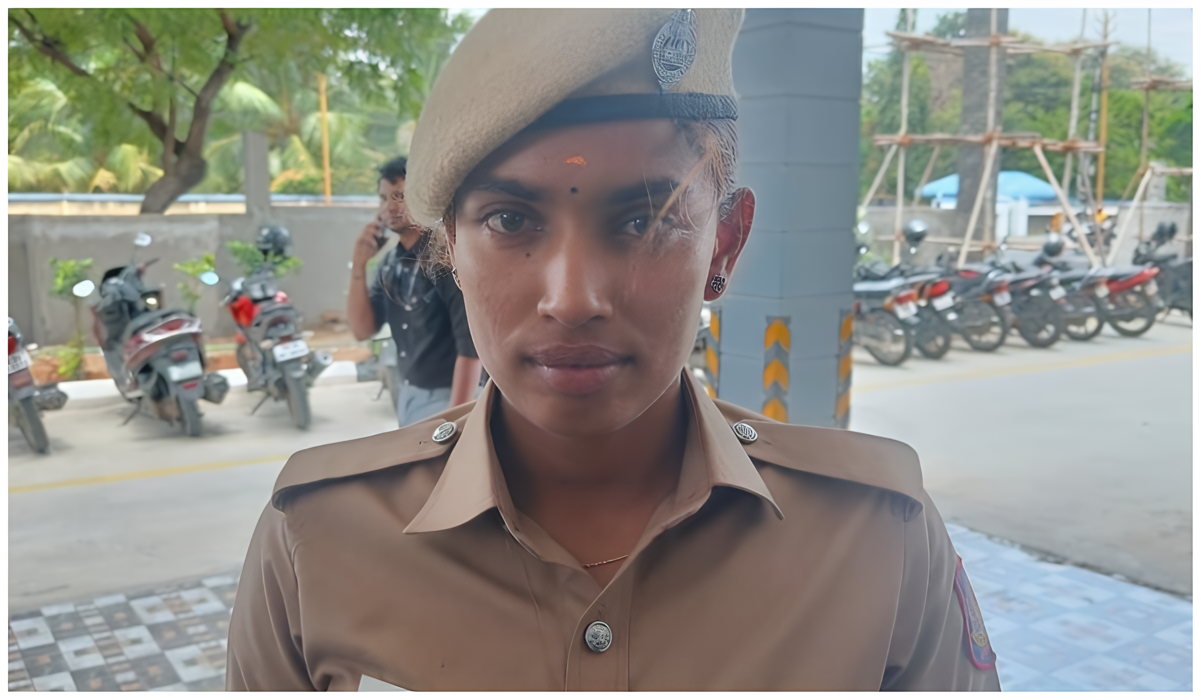 ஆட்டோவில் பிரசவம் பார்த்த திருப்பூர் பெண் காவலர் - குவியும் பாராட்டு!